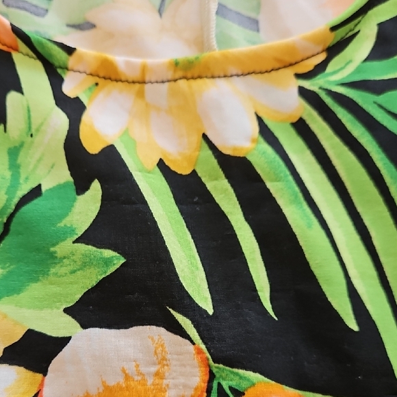 Tropical Floral Print Sleeveless Top - Picture 6 of 9